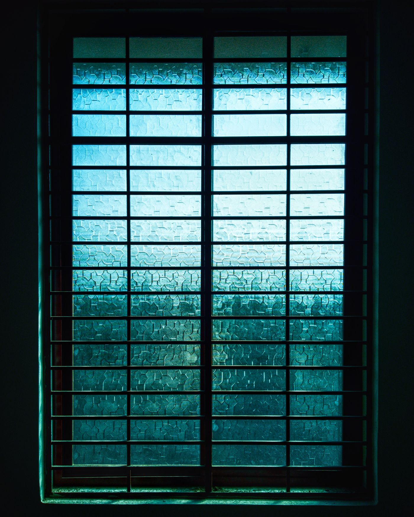 Ventana de marco metálico con vidrio